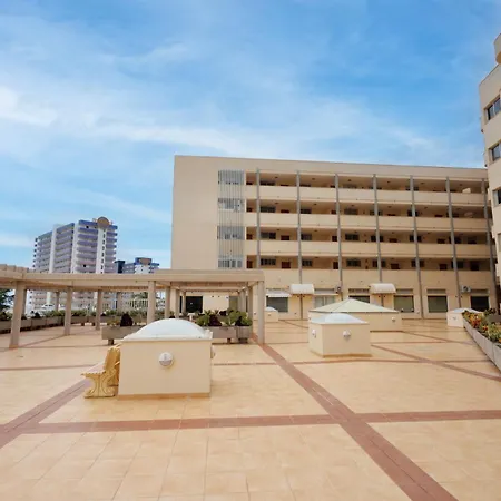 Modern 2 Bed Sea View Pool Access * 阿德耶