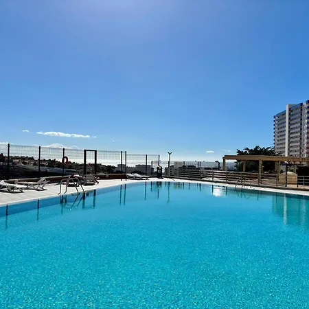 Modern 2 Bed Sea View Pool Access *