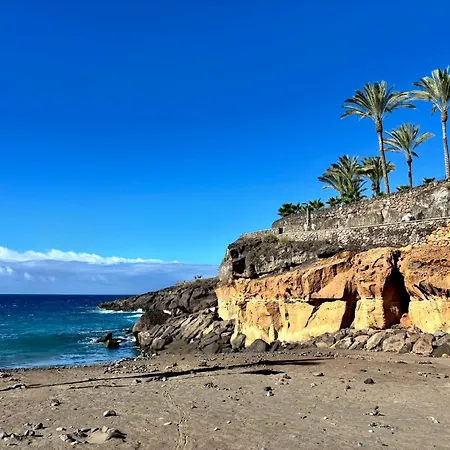 Modern 2 Bed Sea View Pool Access