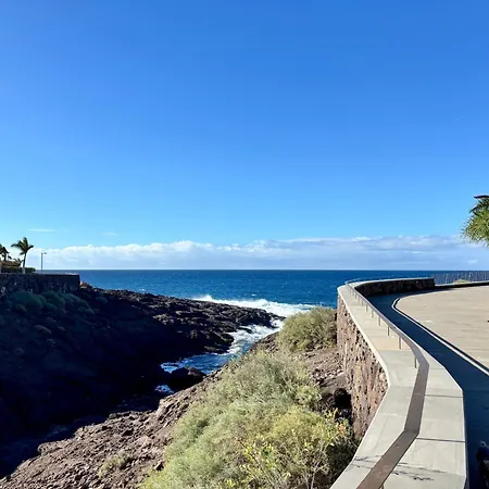 Modern 2 Bed Sea View Pool Access アパート *