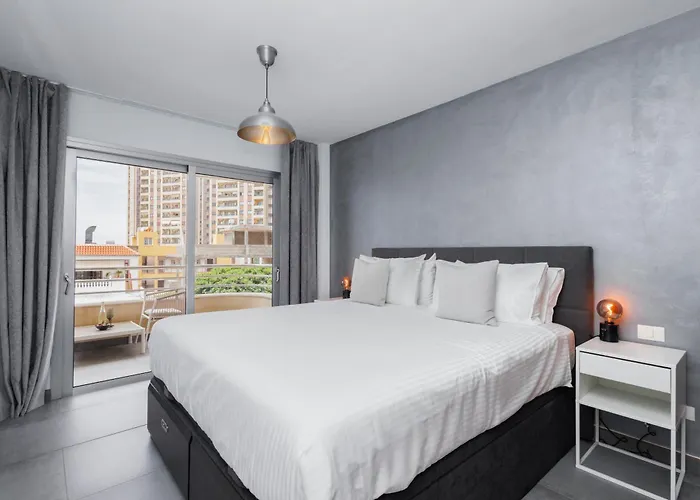 Modern 2 Bed Sea View Pool Access *