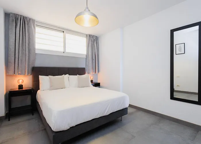 Modern 2 Bed Sea View Pool Access アデヘ