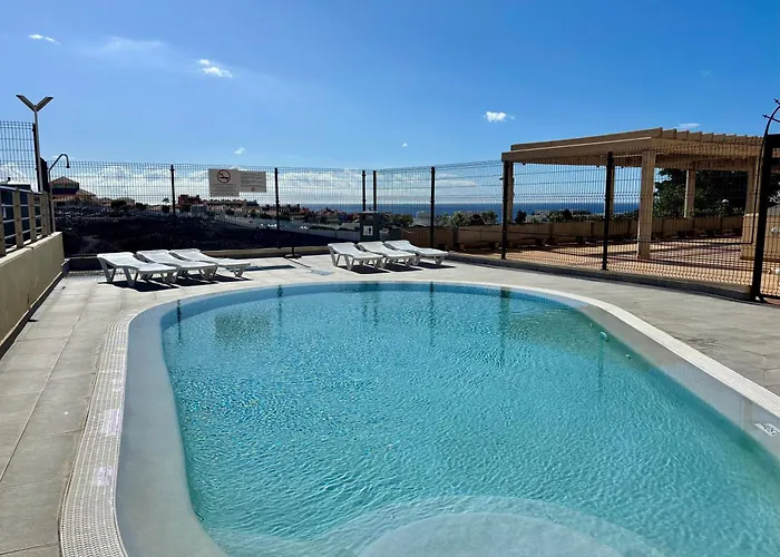 Modern 2 Bed Sea View Pool Access * アデヘ