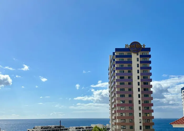 Modern 2 Bed Sea View Pool Access アパート
