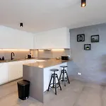Апартаменти Modern 2 Bed Sea View Pool Access Адехе