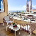 Modern 2 Bed Sea View Pool Access * Адехе