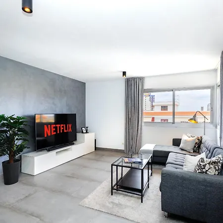 Modern 2 Bed Sea View Pool Access Apartment
