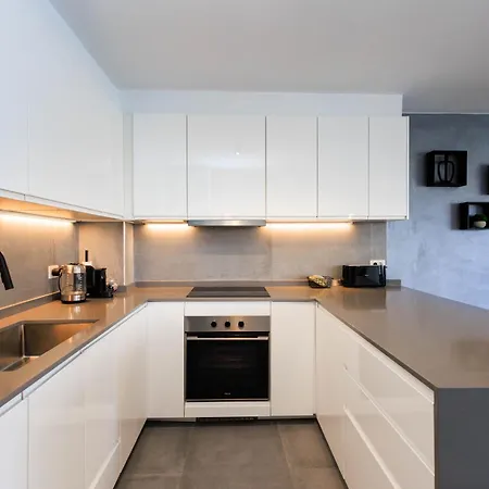 Apartment Modern 2 Bed Sea View Pool Access *