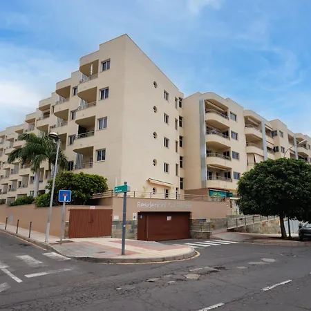 Modern 2 Bed Sea View Pool Access * Адехе