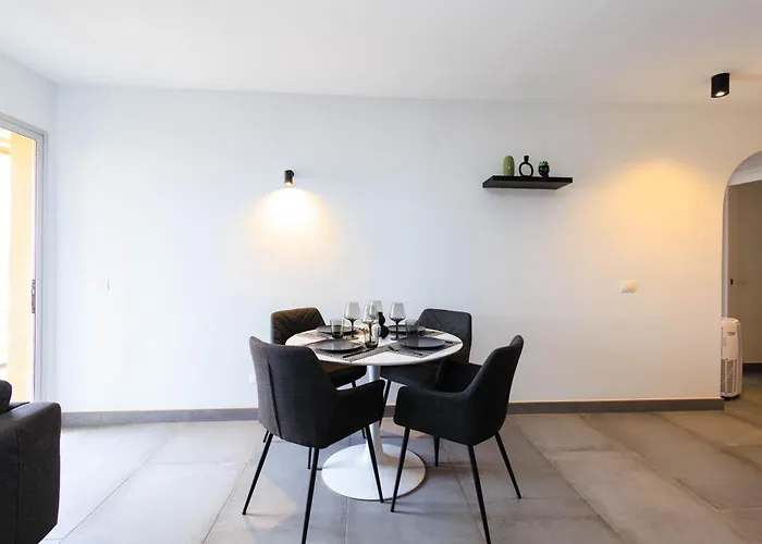 Modern 2 Bed Sea View Pool Access Адехе