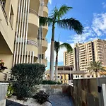 Modern 2 Bed Sea View Pool Access アデヘ
