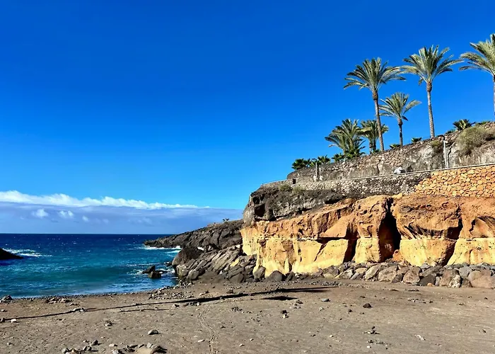 Modern 2 Bed Sea View Pool Access